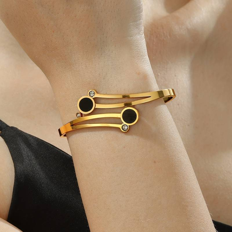 ZIRCON CUFF BANGLE ( luxury unique style )