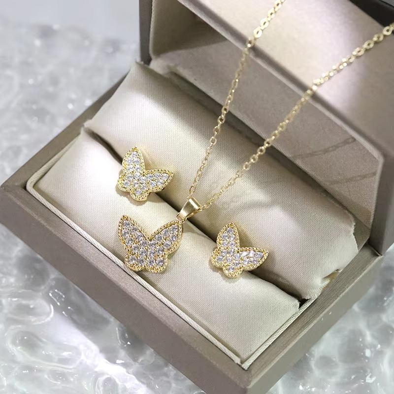 Exquisite BUTTERFLY Zirconia Pendant Necklace and Earrings SET