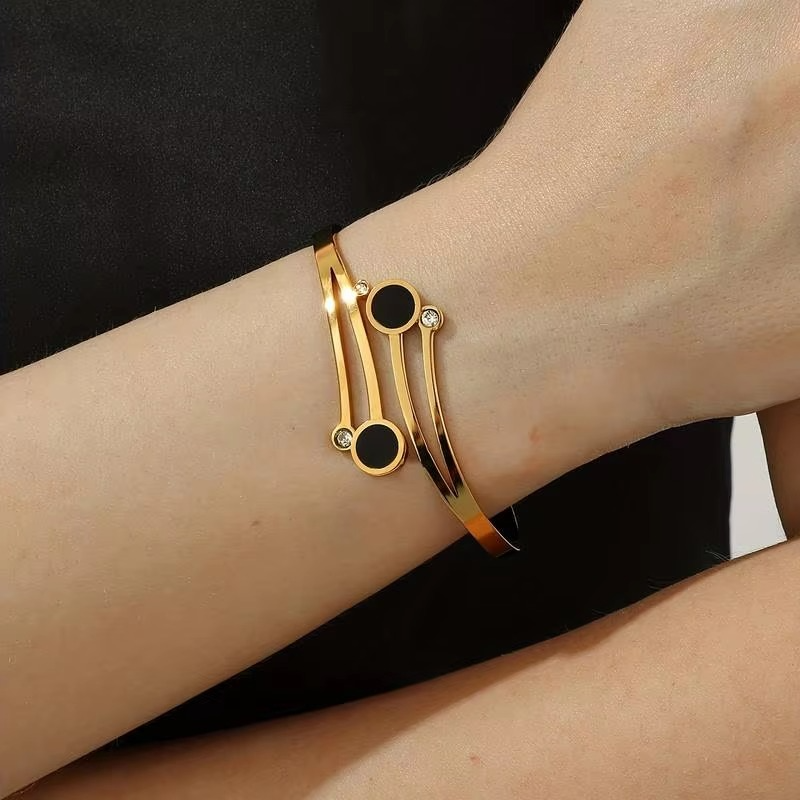 ZIRCON CUFF BANGLE ( luxury unique style )