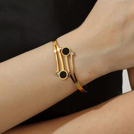 ZIRCON CUFF BANGLE ( luxury unique style )